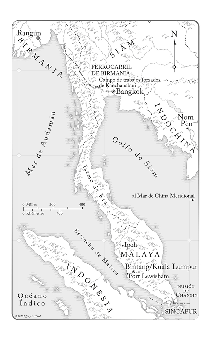 Mapa del sudeste asiático que muestra Birmania al oeste, Siam en el centro y la península de Malaya al sur, con países vecinos como India al oeste, Indochina al este e Indonesia al suroeste; en la parte superior se señala Rangún y en el centro aparece Bangkok junto a la indicación del Ferrocarril de Birmania y el campo de trabajos forzados de Kanchanaburi, con un trazado ferroviario marcado que conecta distintas zonas; se representan elementos geográficos como el mar de Andamán, el golfo de Siam, el estrecho de Malaca y el istmo de Kra; en la península de Malaya se indican lugares como Ipoh, Bintang o Kuala Lumpur, Port Lewisham y la prisión de Changi cerca de Singapur; el mapa incluye relieve montañoso mediante símbolos, una flecha de orientación norte en la parte superior derecha y una escala en millas y kilómetros en la parte inferior izquierda.