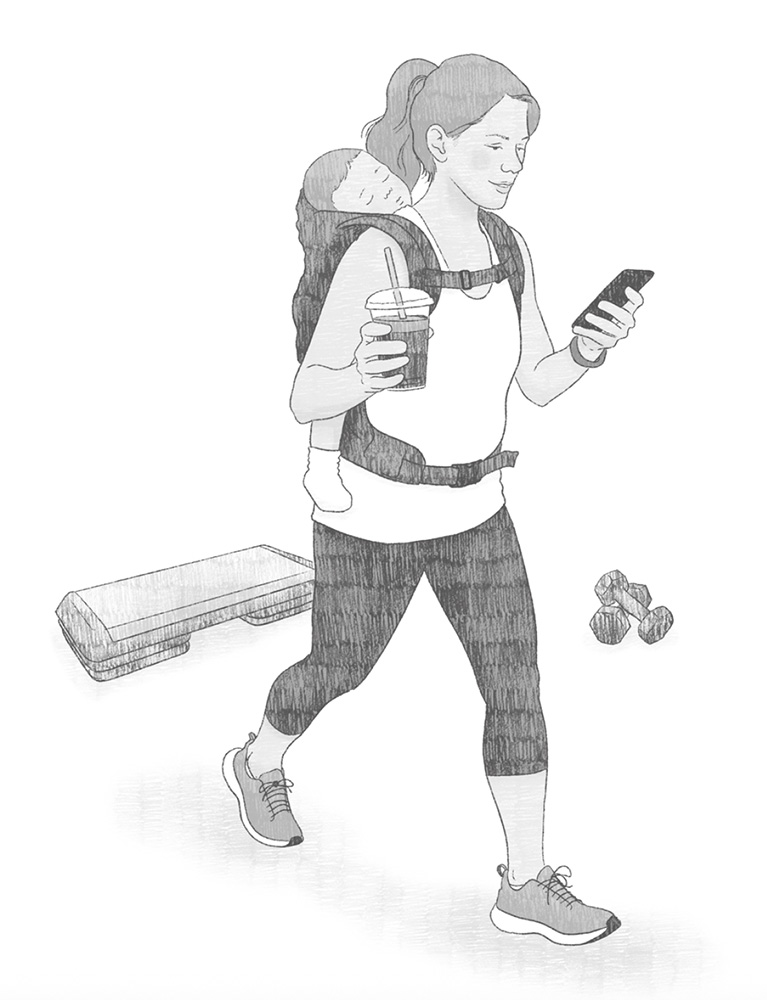 Ilustración de una persona con un bebé durmiendo en la mochila de portabebés que lleva en la espalda. Está mirando el móvil mientras que con la otra mano sujeta un batido. Va vestida de deporte y tiene detrás un step y unas pesas.