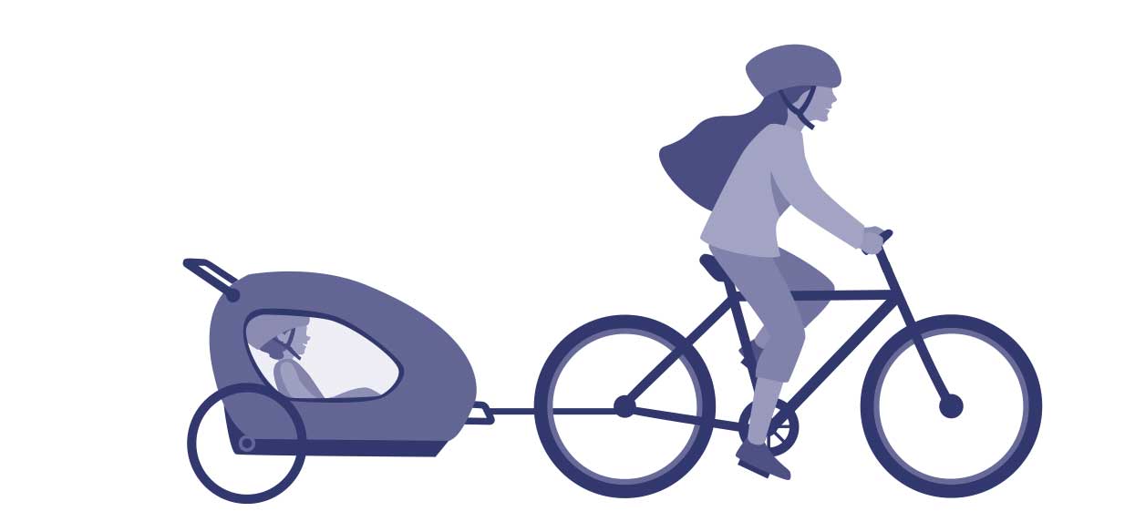 Persona adulta montando en bicicleta con un remolque infantil vacío detrás.